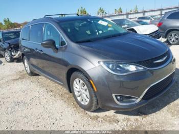  Salvage Chrysler Pacifica