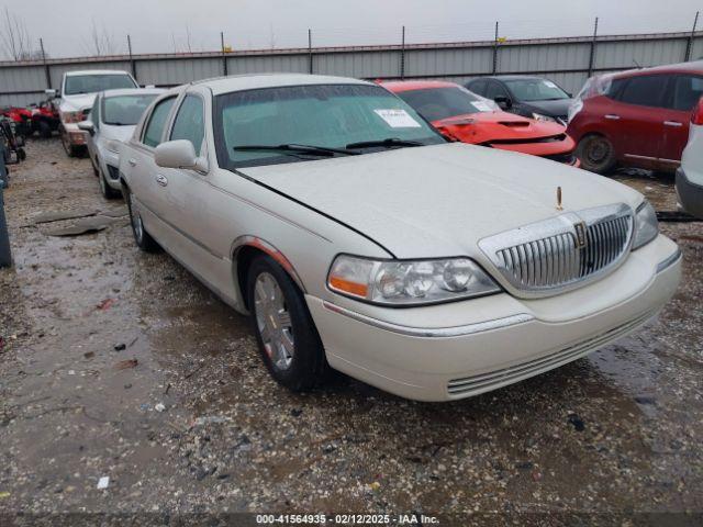 Salvage Lincoln Towncar