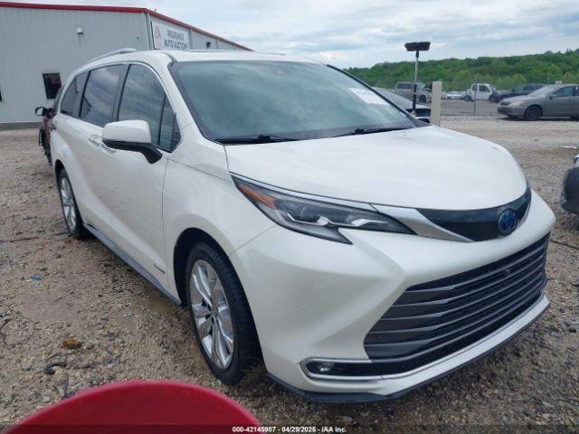  Salvage Toyota Sienna