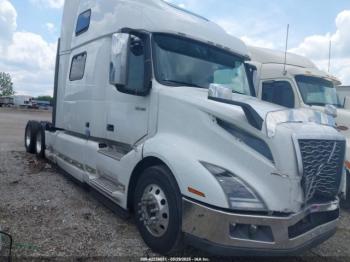  Salvage Volvo Vnl