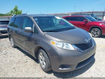  Salvage Toyota Sienna