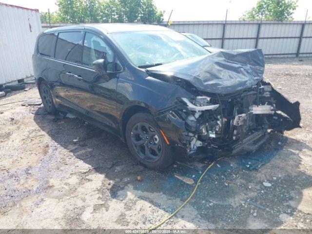  Salvage Chrysler Pacifica