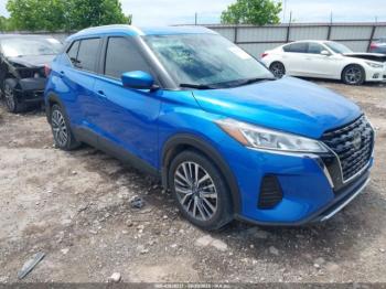  Salvage Nissan Kicks