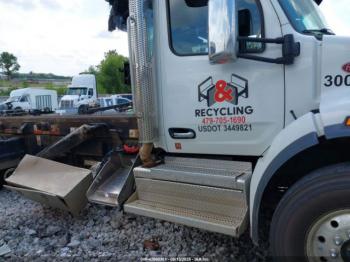  Salvage Peterbilt 548