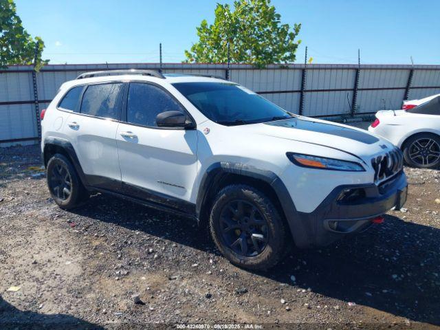  Salvage Jeep Cherokee