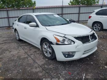 Salvage Nissan Altima