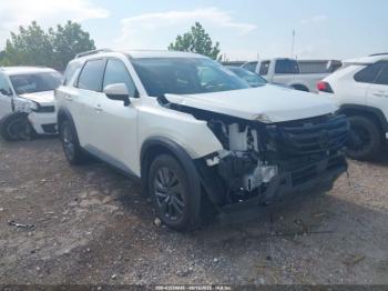  Salvage Nissan Pathfinder