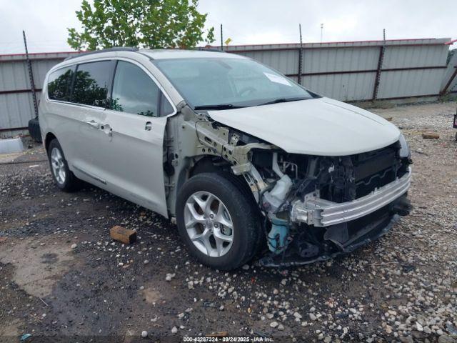  Salvage Chrysler Pacifica