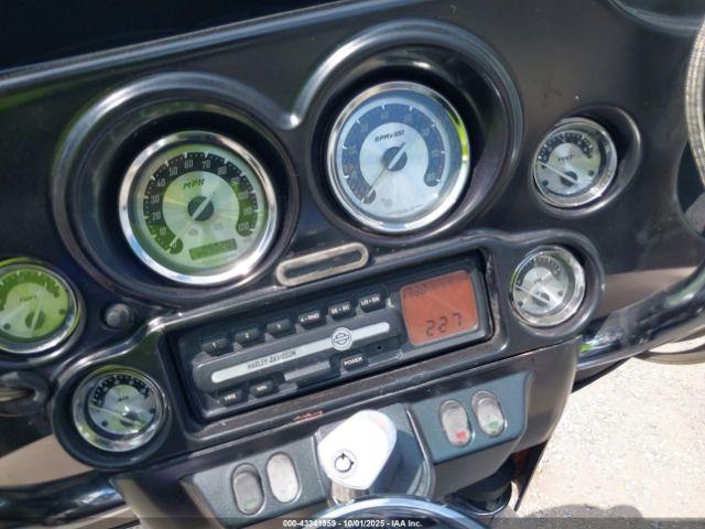 Harley-Davidson Flhtcse Image 12