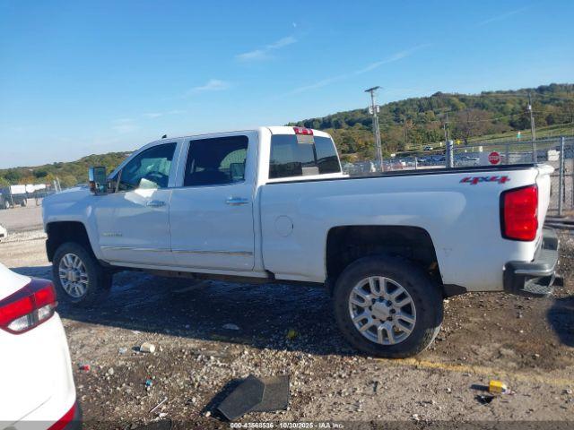 Chevrolet Silverado 3500 Ltz Image 11