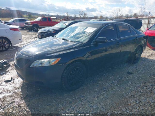 Toyota Camry Le Image 14