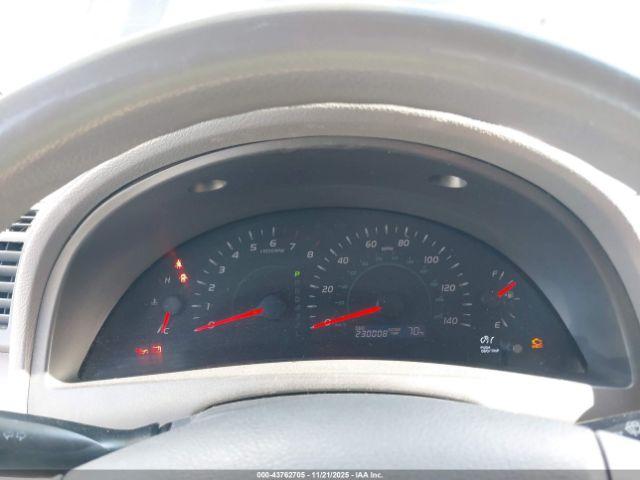 Toyota Camry Le Image 2