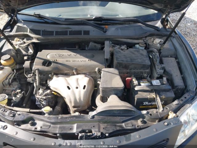 Toyota Camry Le Image 11