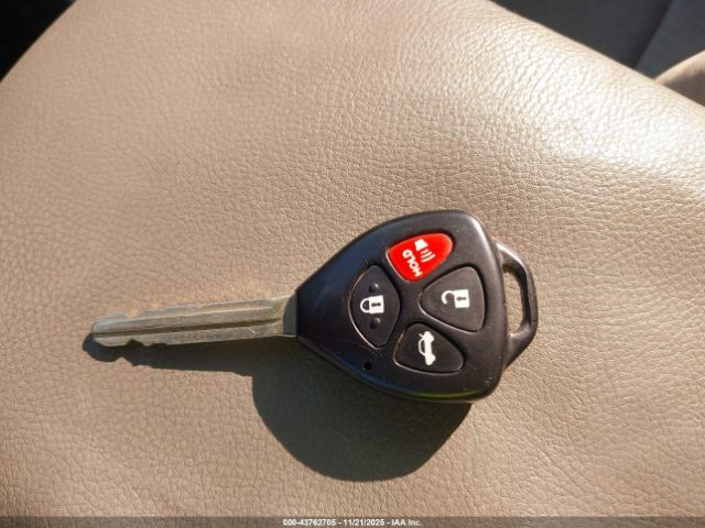 Toyota Camry Le Image 9