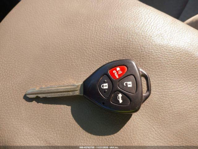 Toyota Camry Le Image 9