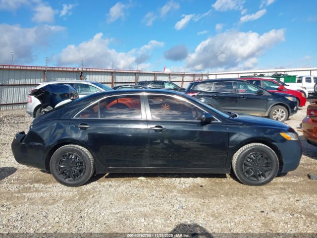 Toyota Camry Le Image 15