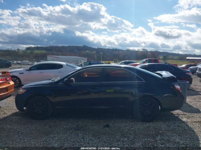 Toyota Camry Le Image 16