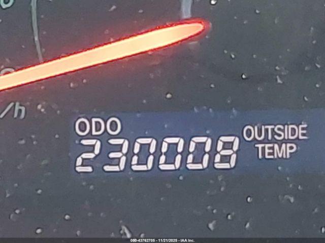 Toyota Camry Le Image 10