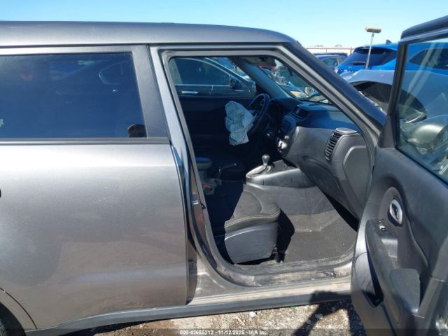 Kia Soul + Image 16