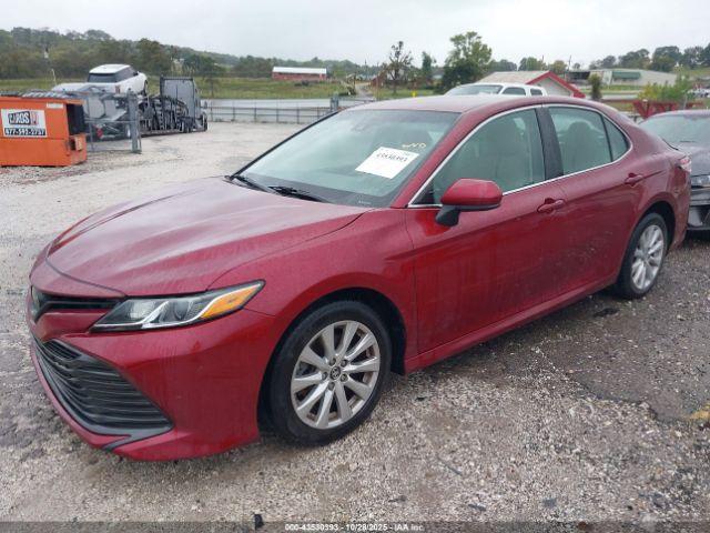 Toyota Camry Le Image 3