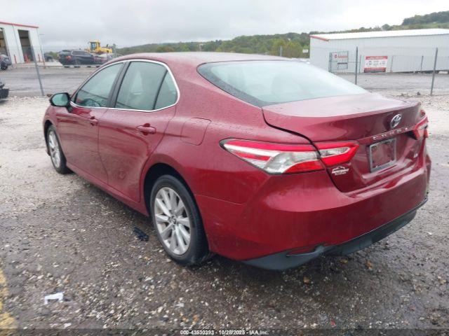 Toyota Camry Le Image 2