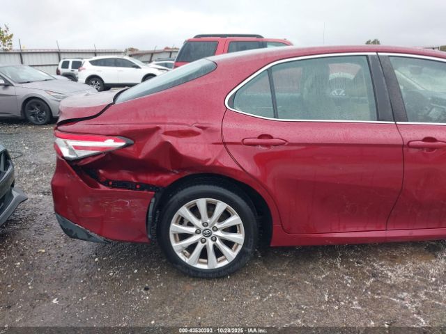 Toyota Camry Le Image 4