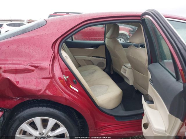 Toyota Camry Le Image 8