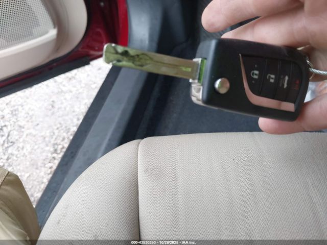 Toyota Camry Le Image 13