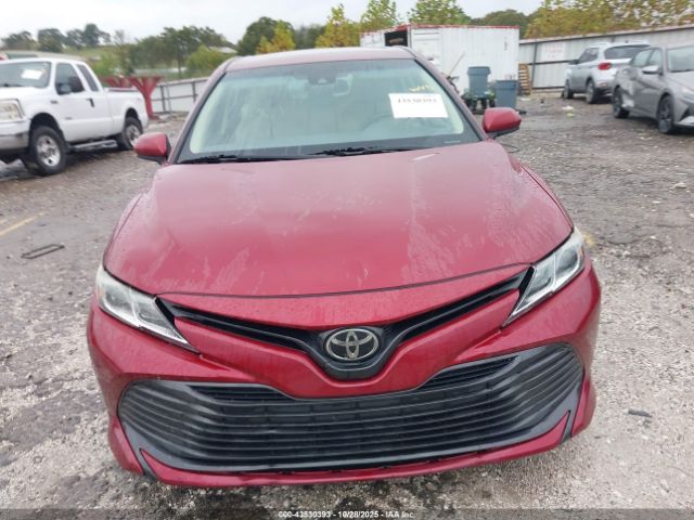 Toyota Camry Le Image 6