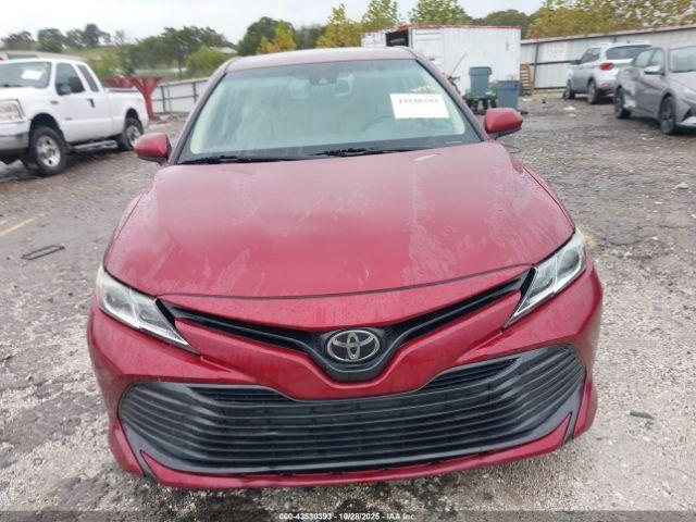 Toyota Camry Le Image 6