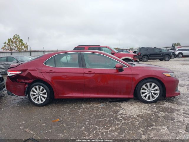 Toyota Camry Le Image 12