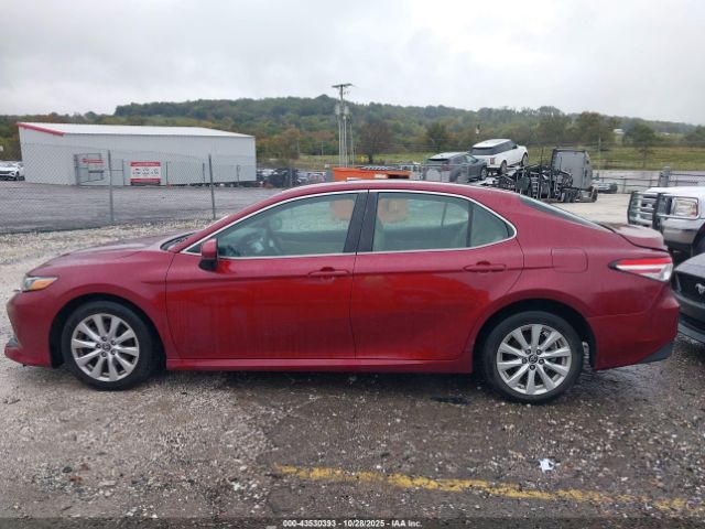 Toyota Camry Le Image 9