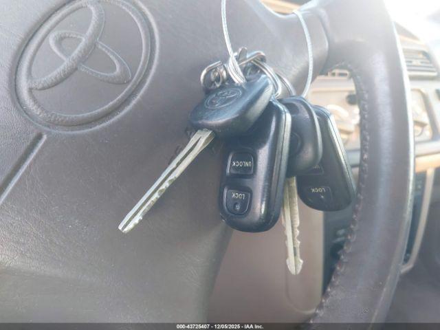 Toyota Sienna Xle Image 10