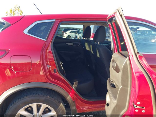 Nissan Rogue S Image 2