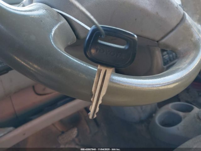 Toyota ECHO Image 10