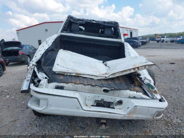 Chevrolet Silverado 2500 Image 12