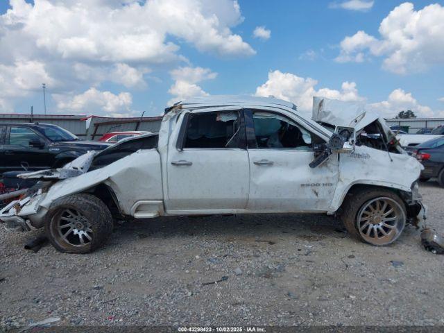 Chevrolet Silverado 2500 Image 9