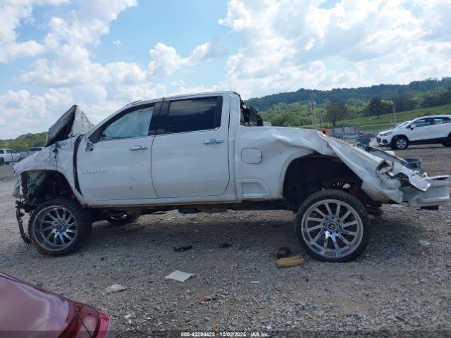 Chevrolet Silverado 2500 Image 3