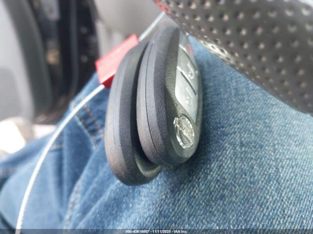 Nissan Frontier Sv 4x4 Image 6