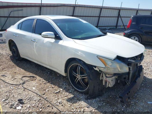 Salvage Nissan Maxima