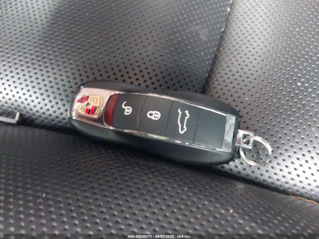 Porsche Macan S Image 15