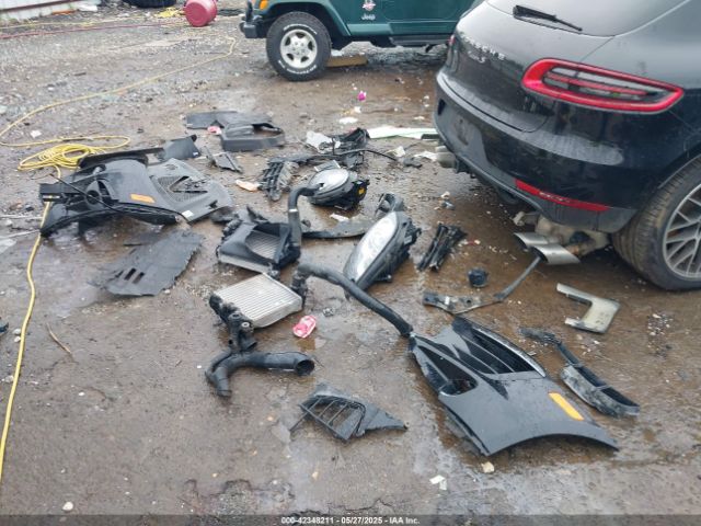 Porsche Macan S Image 18