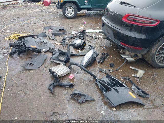 Porsche Macan S Image 18