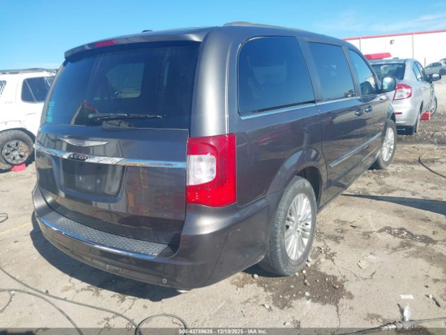 Chrysler Town & Country Touring-l Image 2