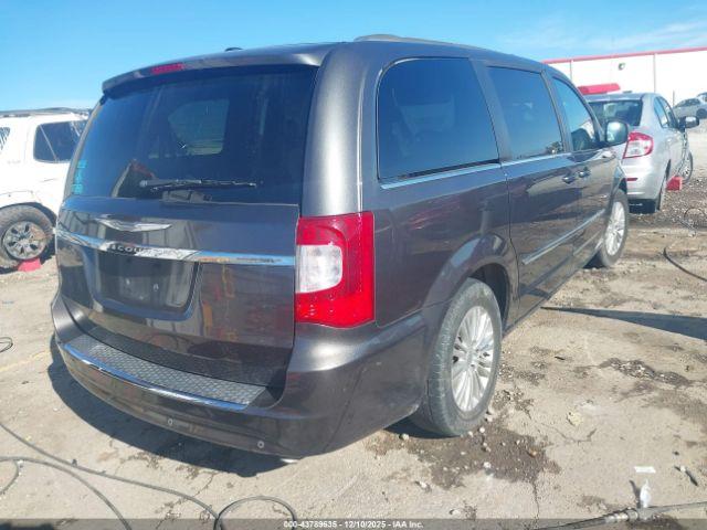 Chrysler Town & Country Touring-l Image 2