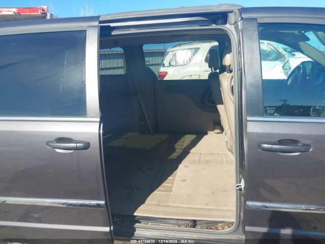 Chrysler Town & Country Touring-l Image 5