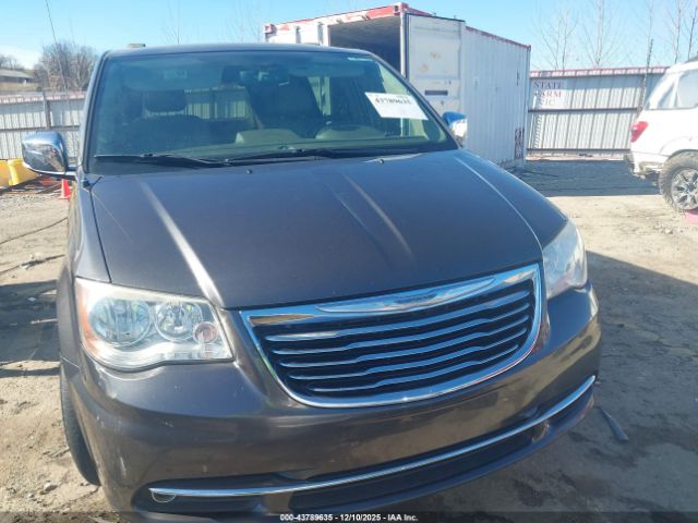 Chrysler Town & Country Touring-l Image 14