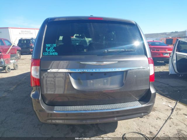 Chrysler Town & Country Touring-l Image 15