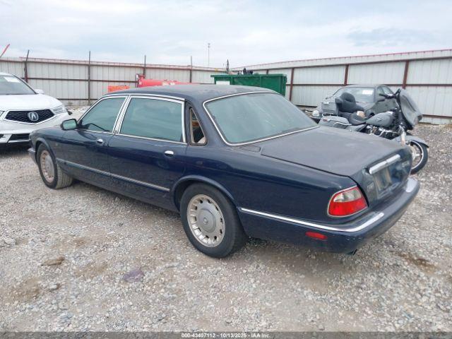 Jaguar Xj8 Vanden Plas Image 3