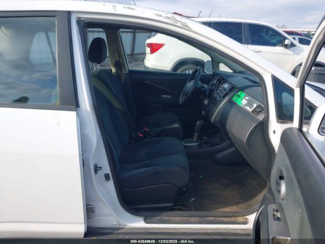 Nissan Versa 1.8s Image 16